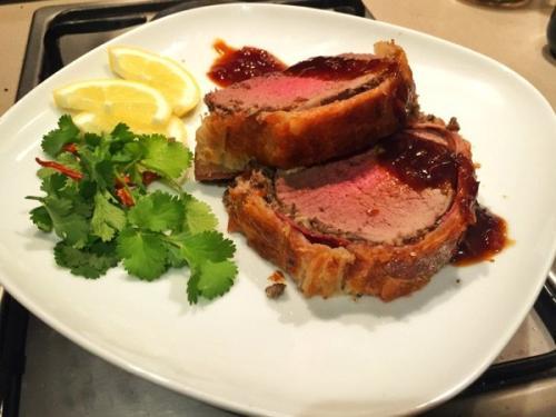 惠灵顿牛排吃瓜女,一场美食与话题的碰撞