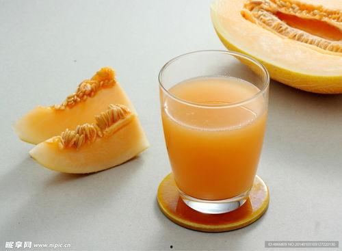 吃哈密瓜尿液变绿,揭秘尿液变绿的秘密