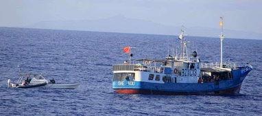 菲律宾渔船吃瓜