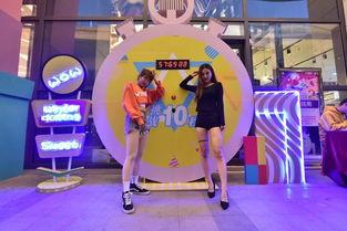 吃瓜群众庆典照片,吃瓜群众欢乐合影，共庆美好时光